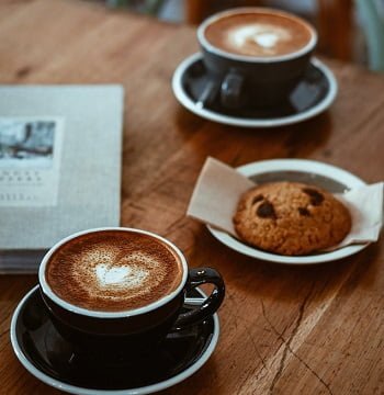 Mocha Coffee | (A Guide To Popular Chocolaty Latte Drink!)