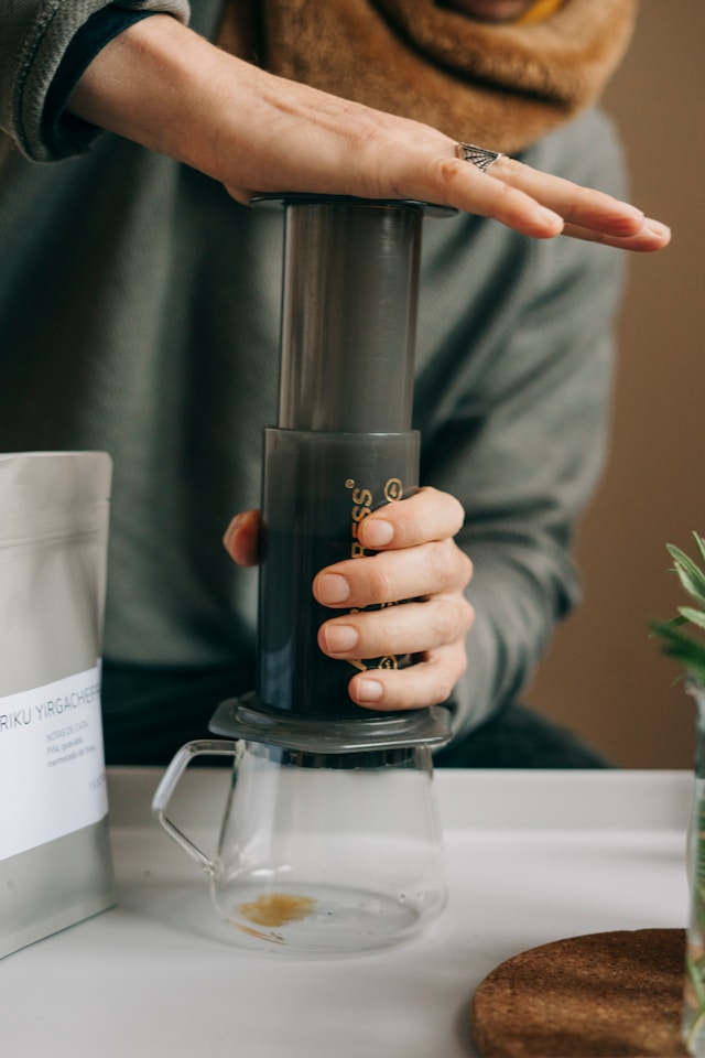 Pressing the Aeropress slowly