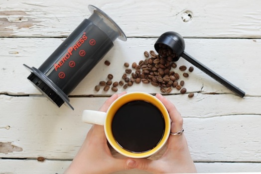 How does a Aeropress work